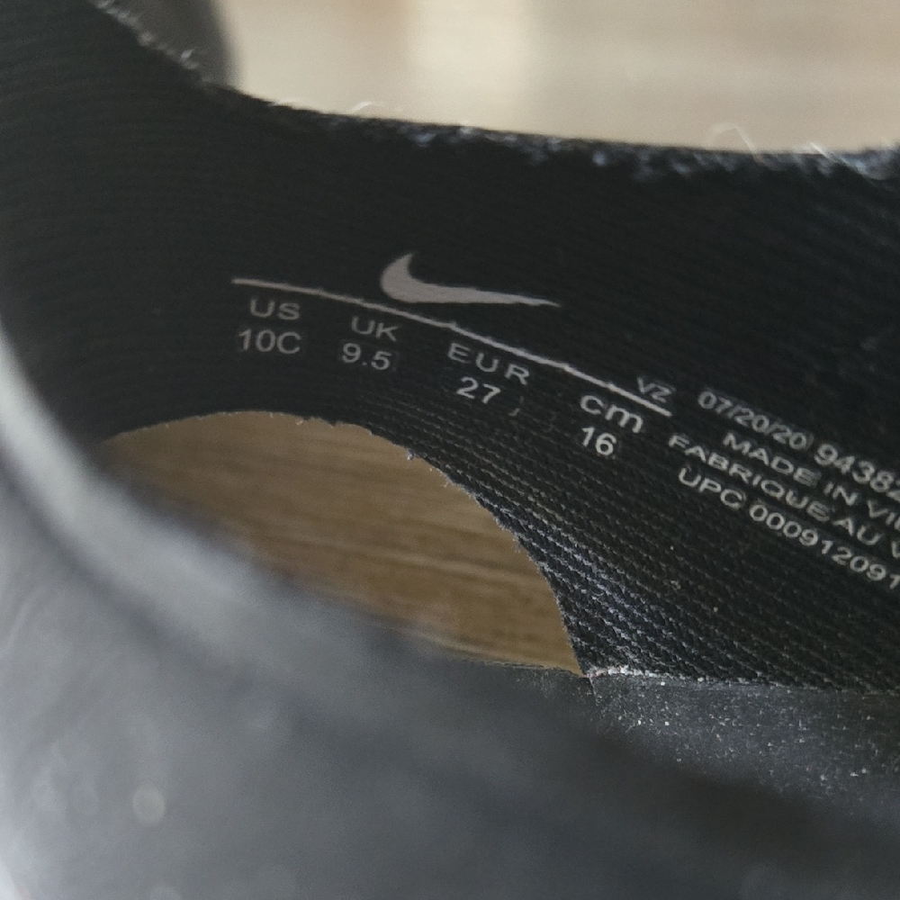 Nike Kids Black Sandals with White Accents - Picture 6 of 6